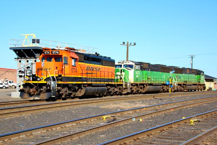 BNSF 1774 and Two Veterans at Pasco